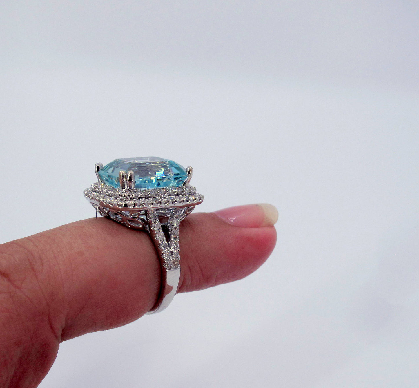 Superb 14K Gold Aquamarine-Diamond Ladies Ring Size 7 Fine Jewelry
