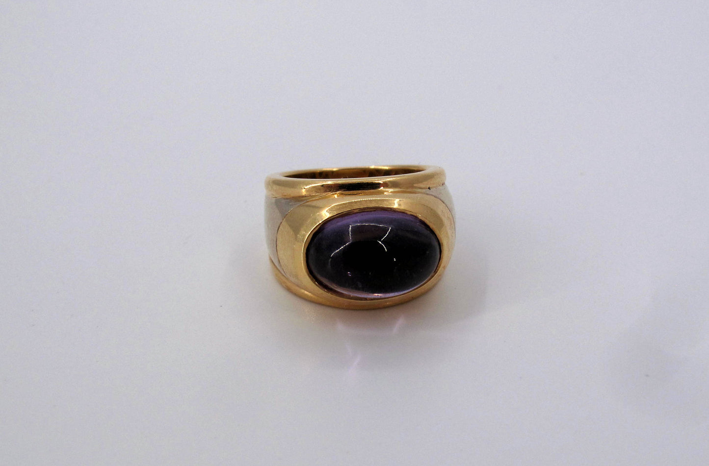 Superb 18K Gold MARINA B. Amethyst Ladies Cocktail Ring Size 6