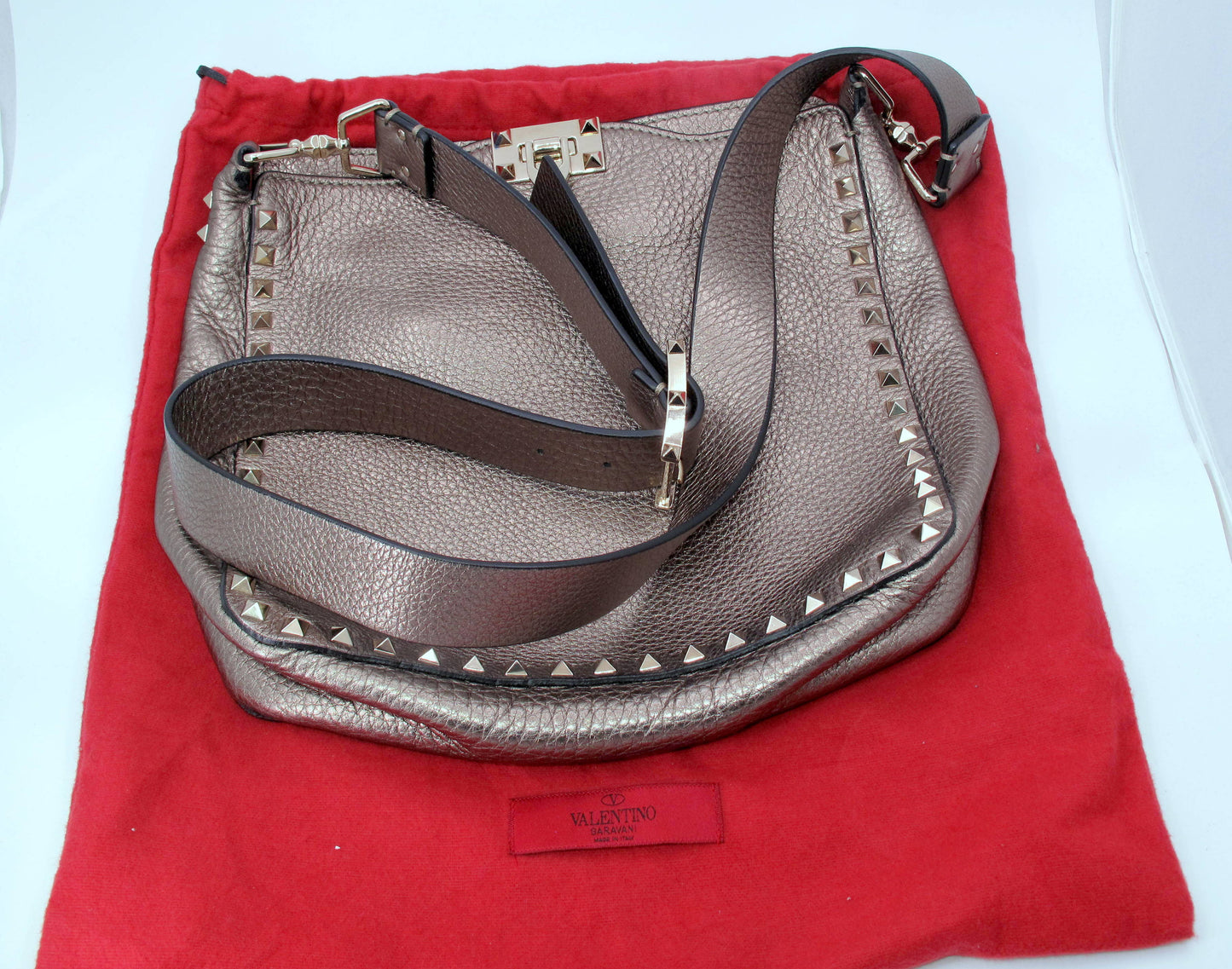 Original VALENTINO Metallic Pebbled Rockstud Messenger Bag Unisex