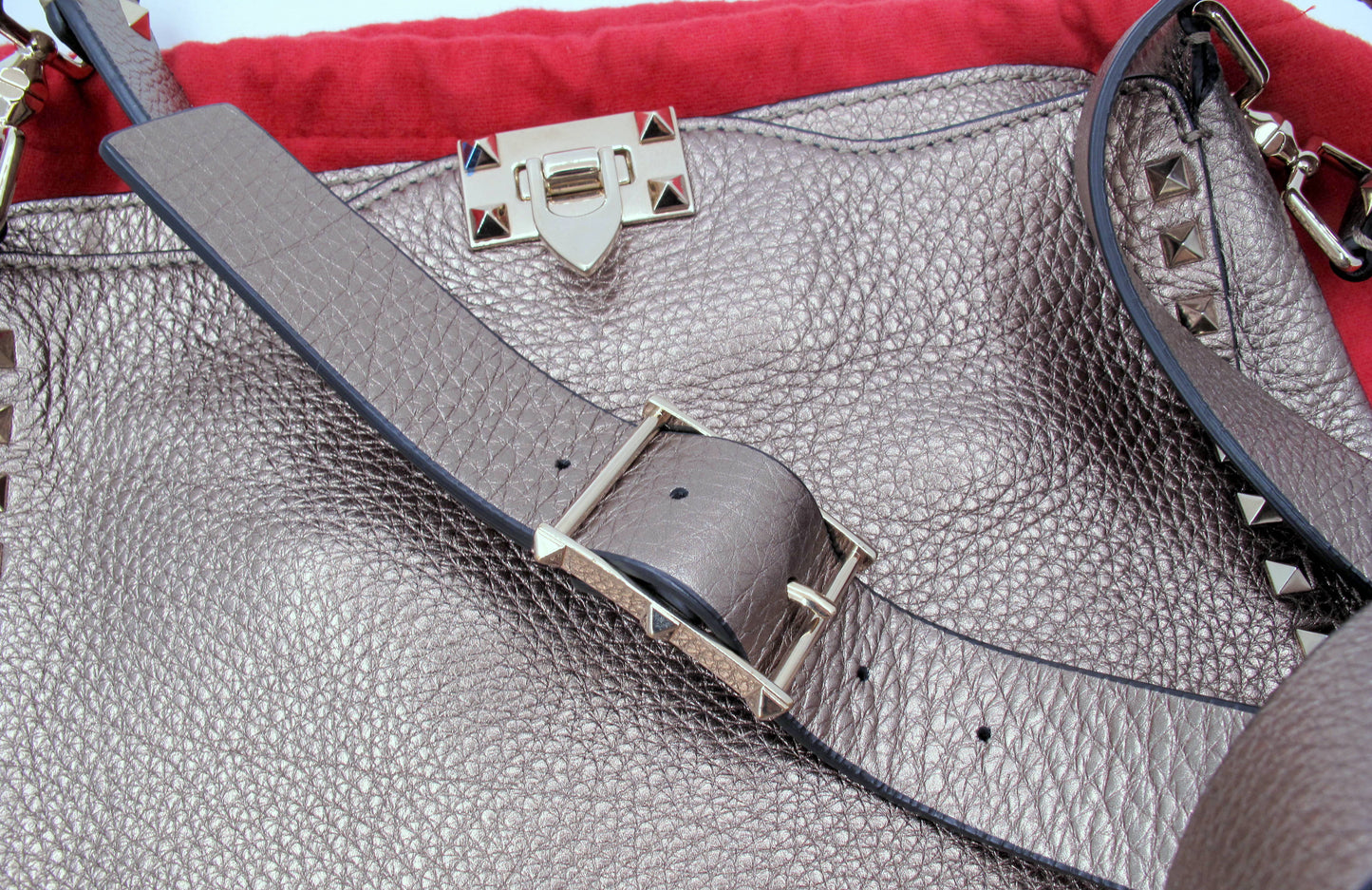 Original VALENTINO Metallic Pebbled Rockstud Messenger Bag Unisex