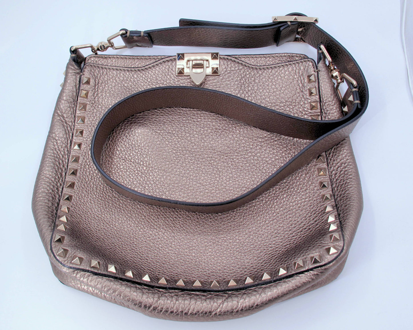 Original VALENTINO Metallic Pebbled Rockstud Messenger Bag Unisex