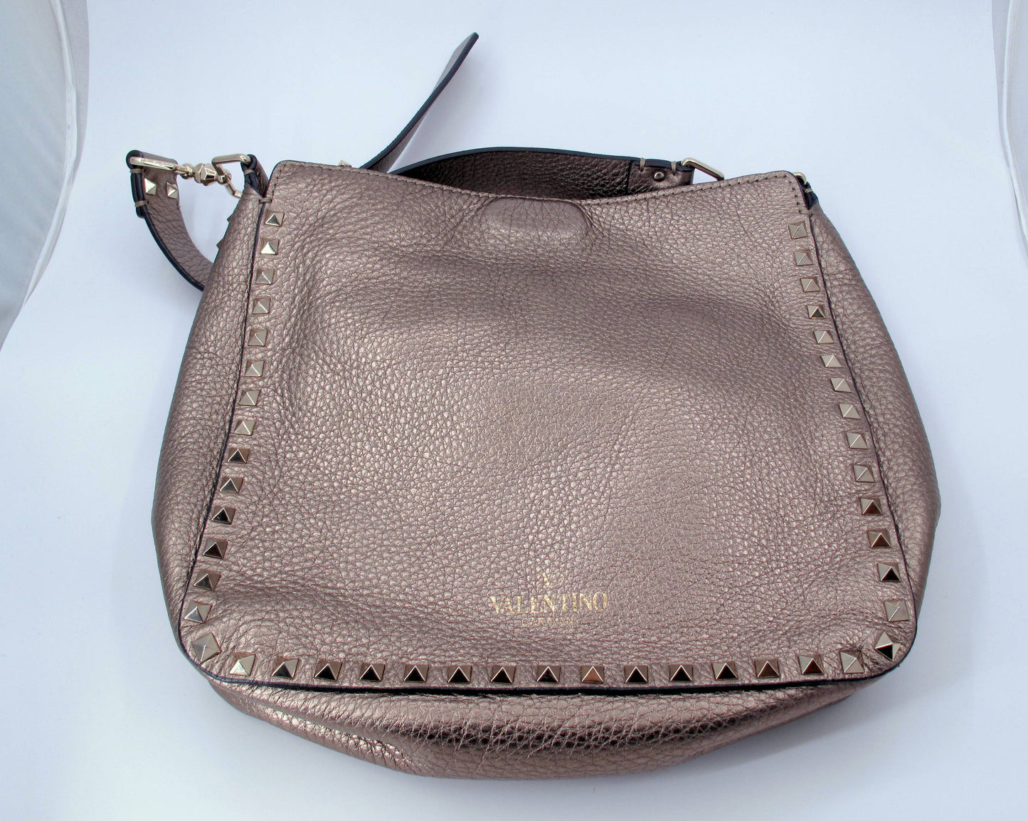 Original VALENTINO Metallic Pebbled Rockstud Messenger Bag Unisex