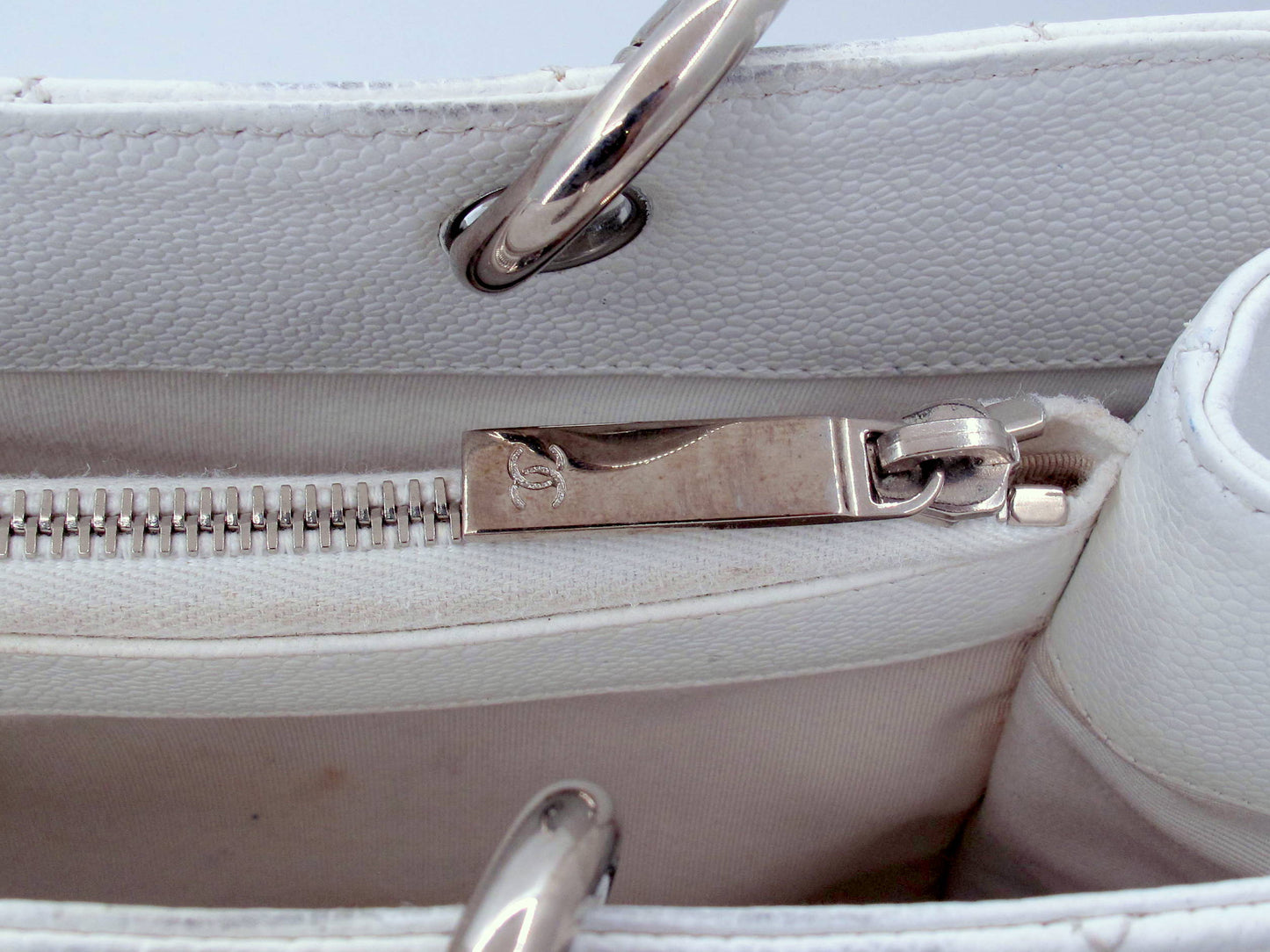 Original CHANEL "GRAND SHOPPER" Caviar Leather White Ladies Handbag