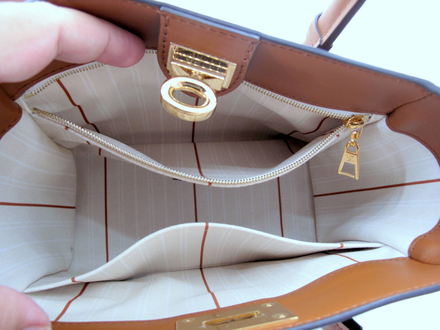 Original LOUIS VUITTON "ON MY SIDE" PM Leather Ladies Handbag