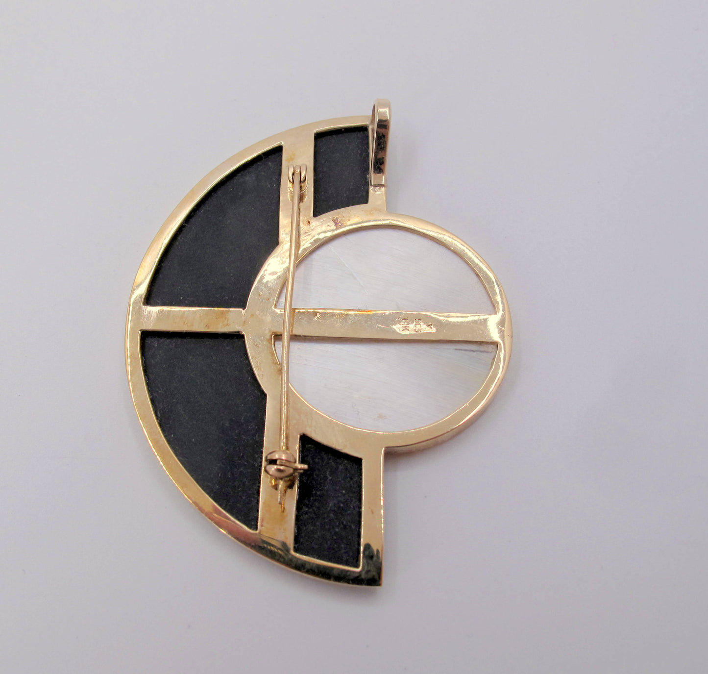 Stunning Retro 14K Gold M.O.P & Onyx Ladies Pendant Fine Jewelry