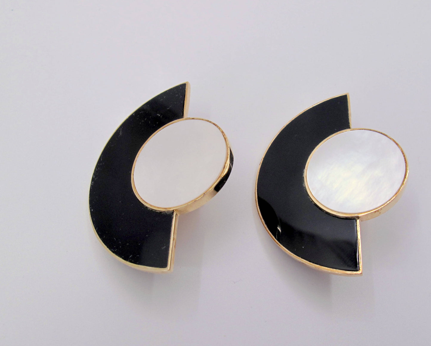 Stunning Retro 14K Gold M.O.P & Onyx Ladies Earrings Fine Jewelry