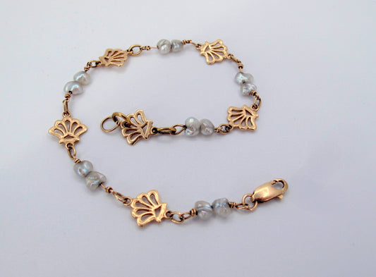 14K Yellow Gold Seashells Pearls Ladies Bracelet 7" Long