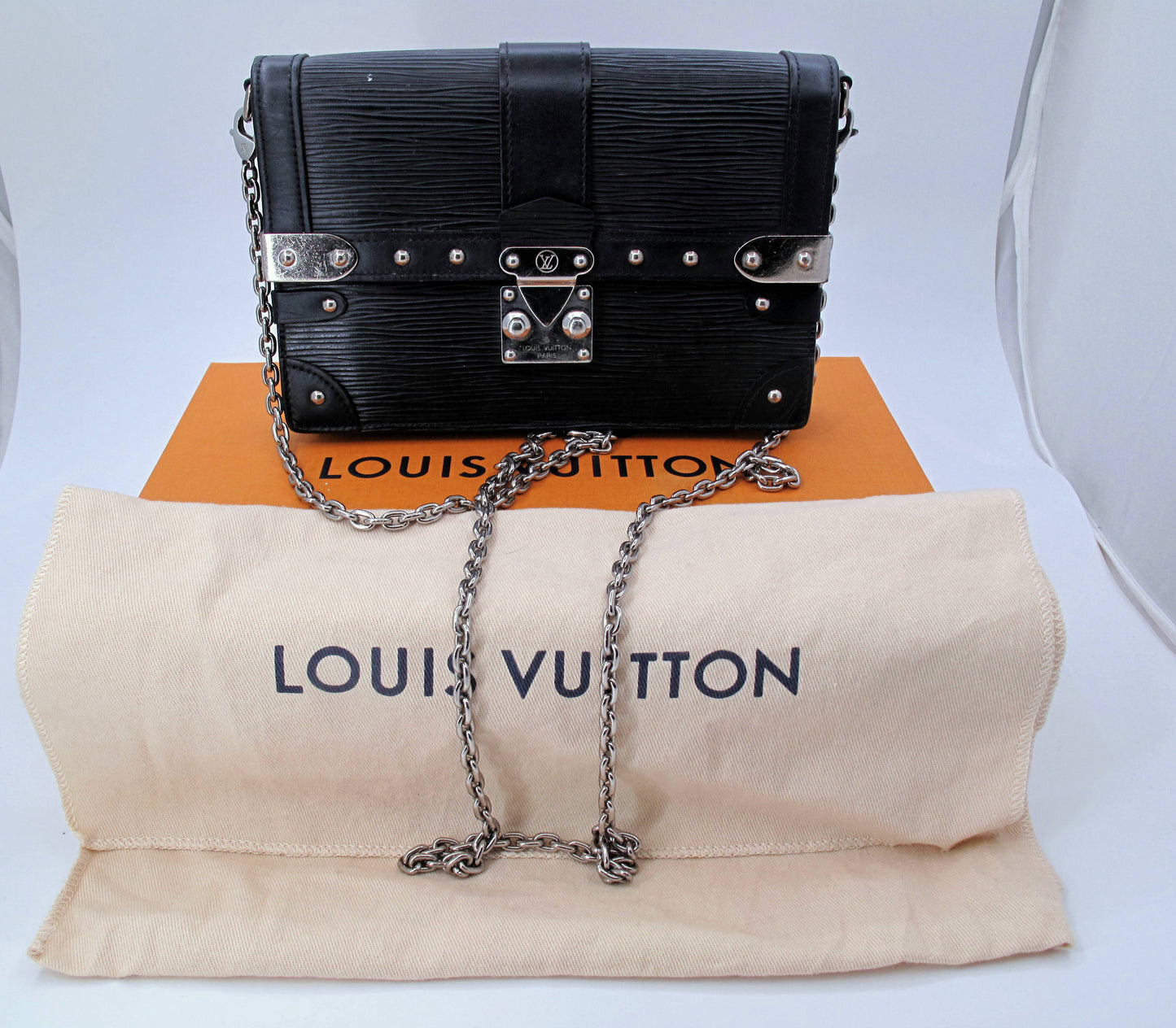 Original Louis Vuitton "TRUNK CHAIN WALLET" Epi Leather Ladies Handbag