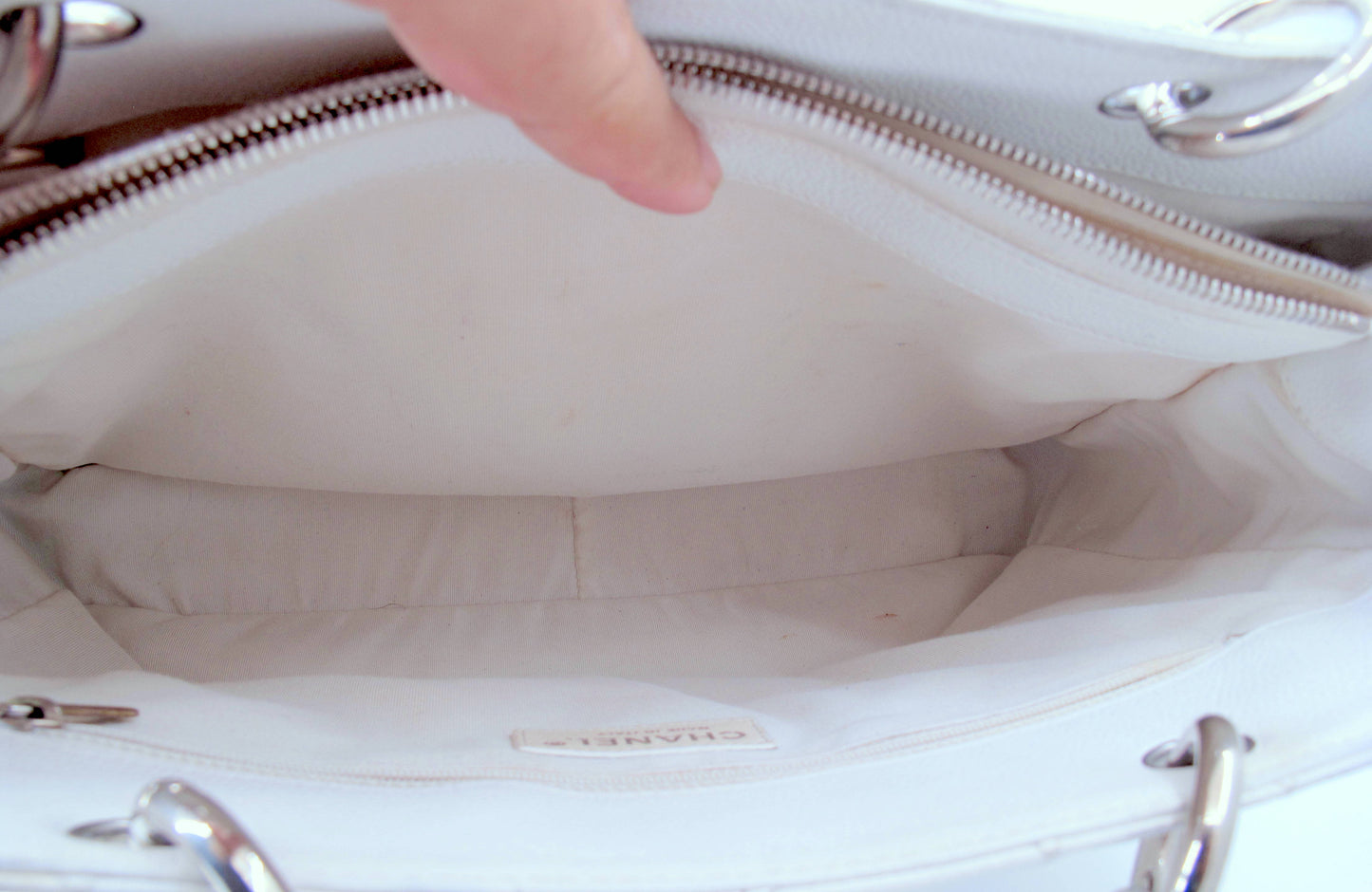 Original CHANEL "GRAND SHOPPER" Caviar Leather White Ladies Handbag