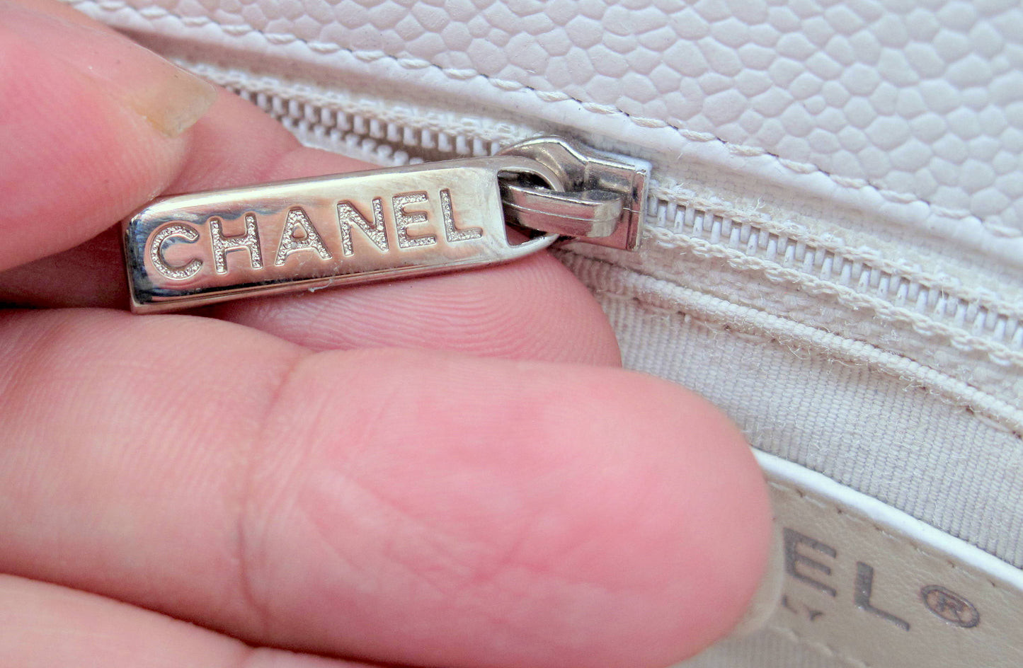 Original CHANEL "GRAND SHOPPER" Caviar Leather White Ladies Handbag