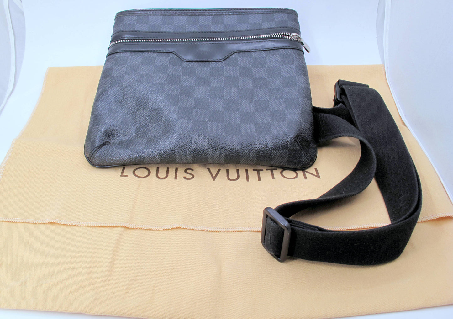 Original LOUIS VUITTON "THOMAS" Damier Graphite Messenger Handbag