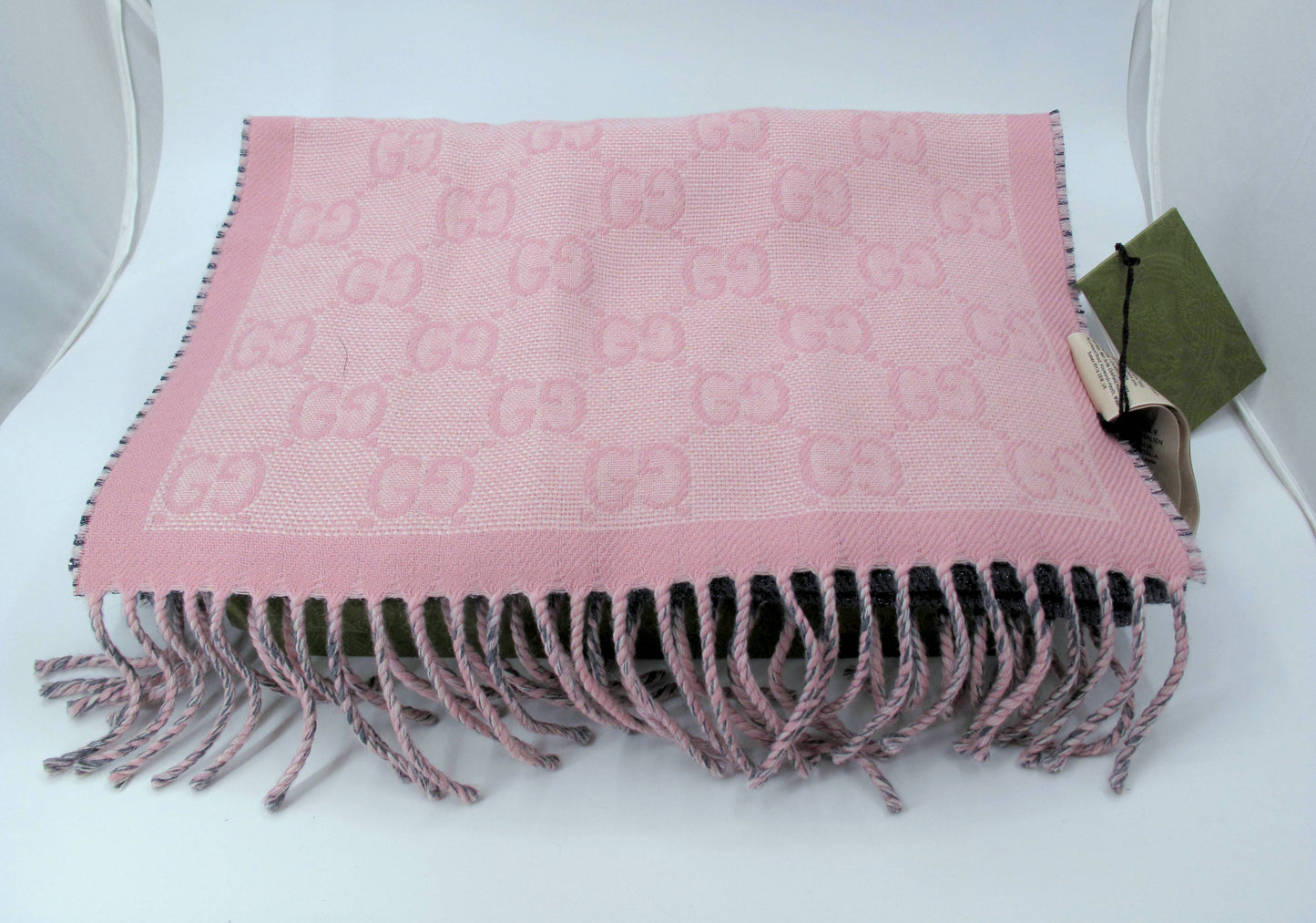 Stunning GUCCI GG Metallic Ladies Scarf Wool Gray/Pink With Box