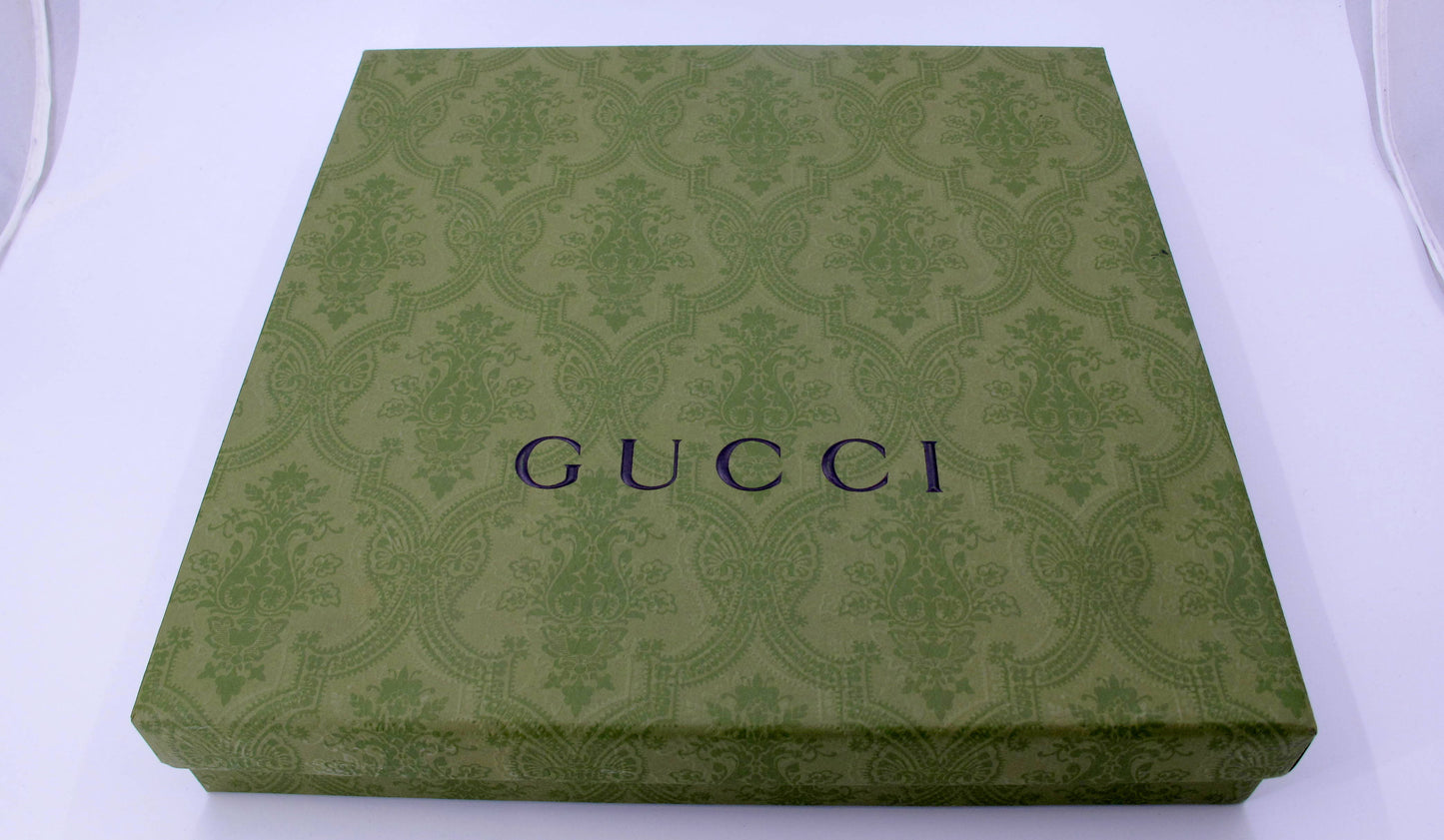 Stunning GUCCI GG Metallic Ladies Scarf Wool Gray/Pink With Box