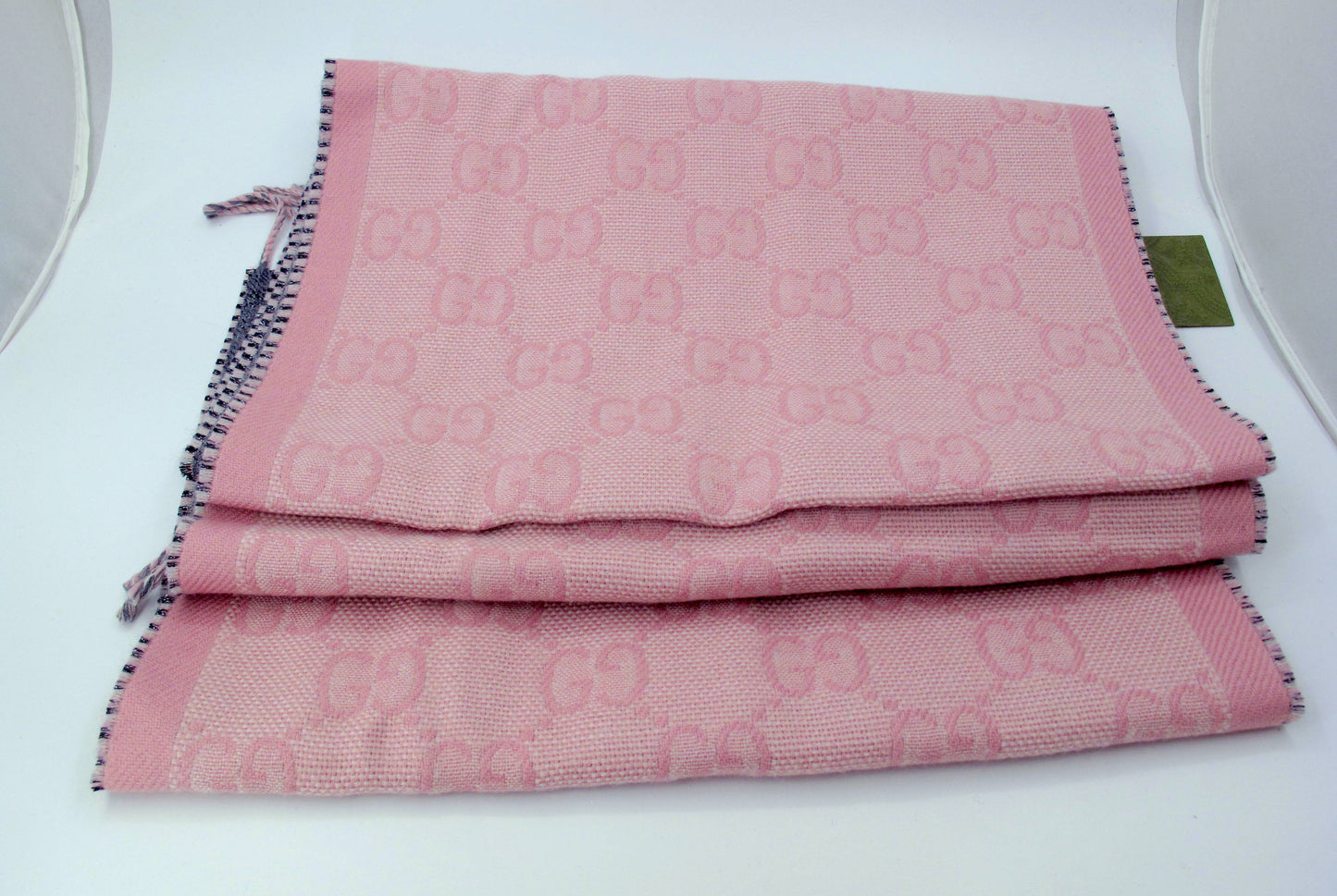 Stunning GUCCI GG Metallic Ladies Scarf Wool Gray/Pink With Box