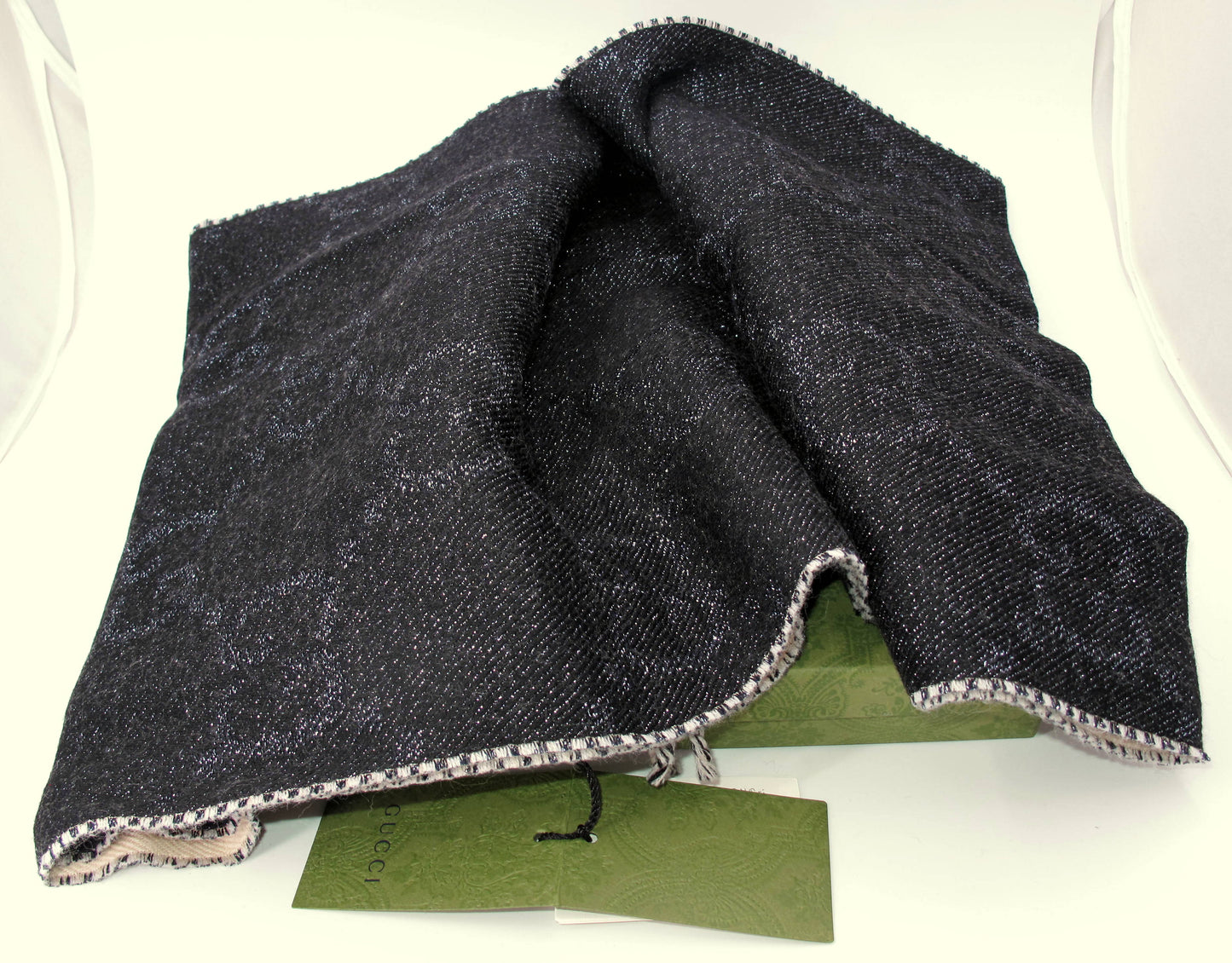 Stunning GUCCI GG Metallic Ladies Scarf Wool Black/Cream With Box