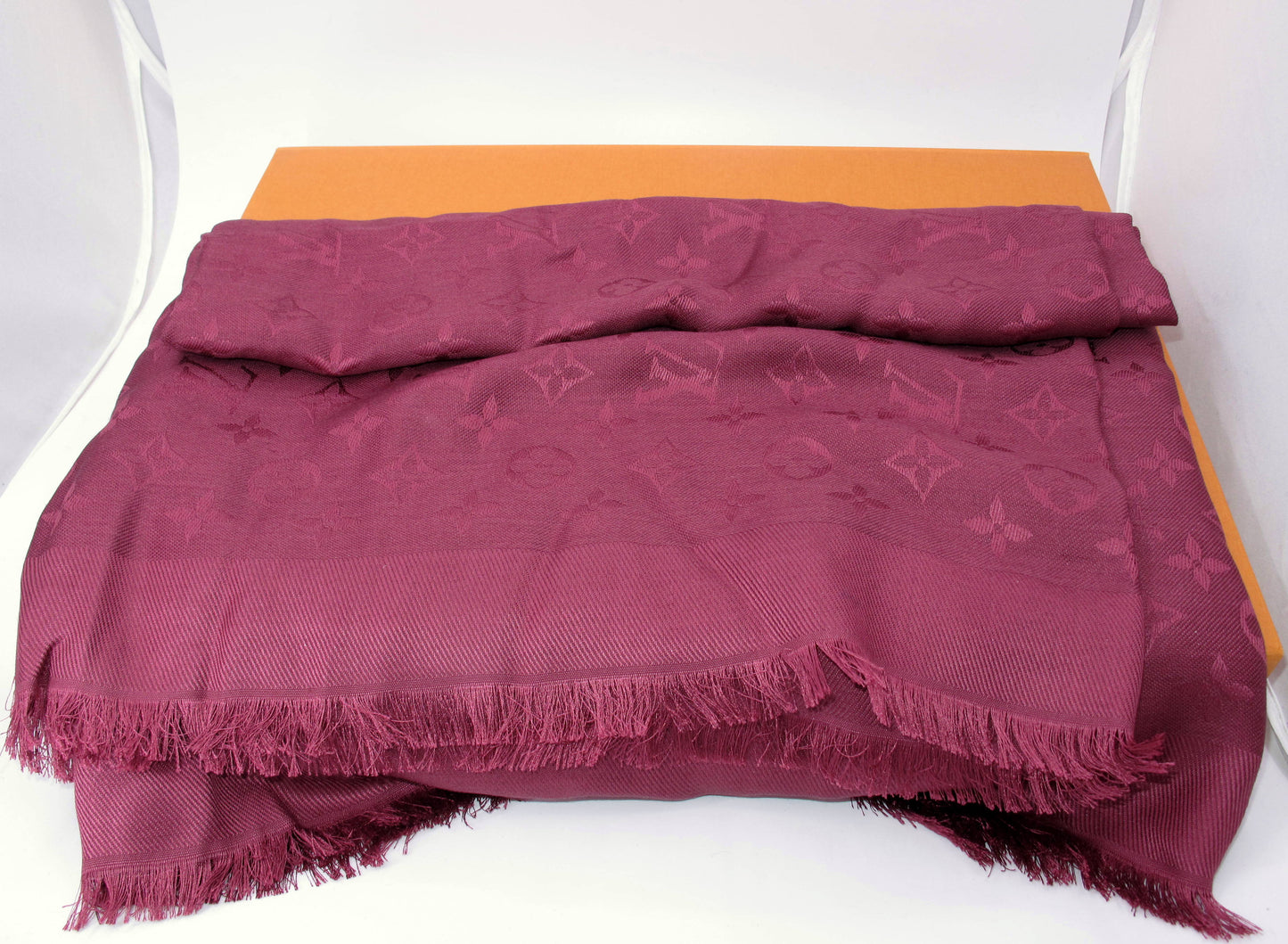 Stunning LOUIS VUITTON Classic Shawl Burgundy Monogram With Box