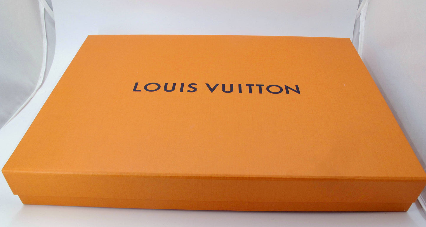 Stunning LOUIS VUITTON Classic Shawl Burgundy Monogram With Box
