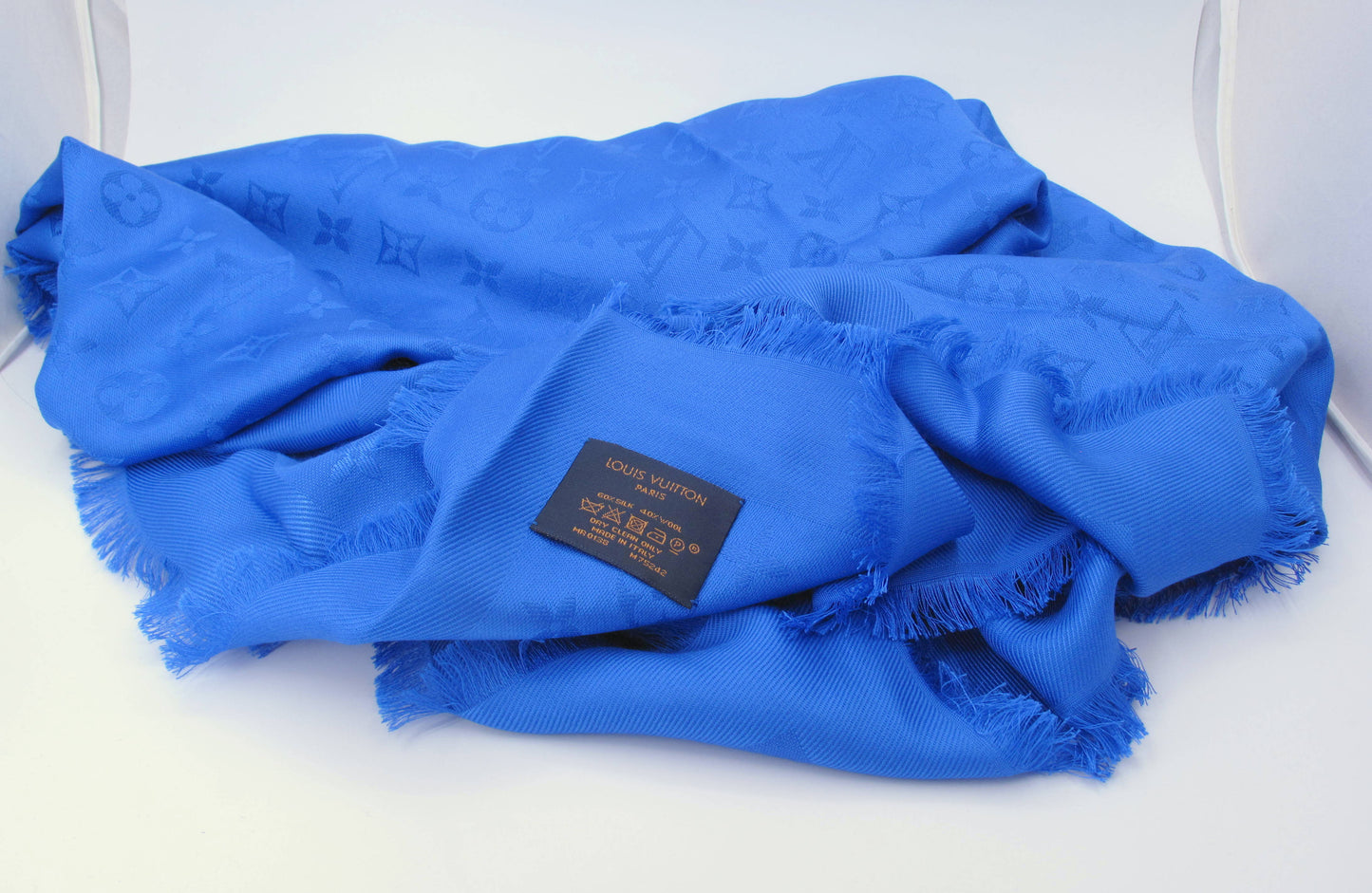 Stunning LOUIS VUITTON Classic Shawl Blue Monogram With Box