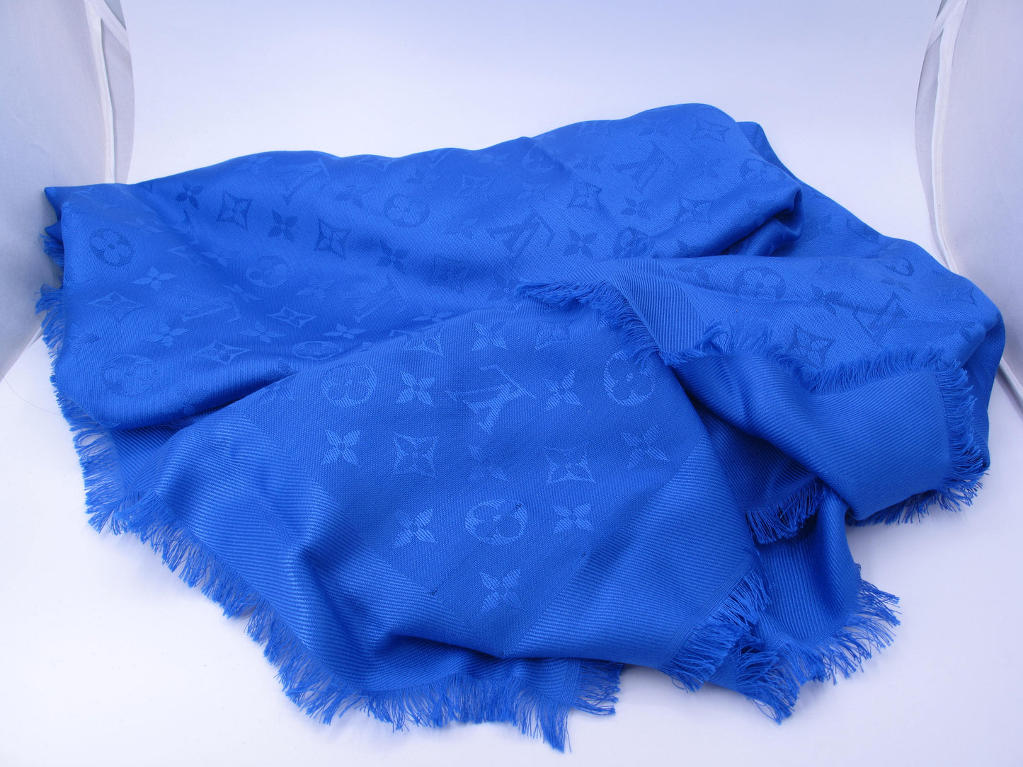 Stunning LOUIS VUITTON Classic Shawl Blue Monogram With Box