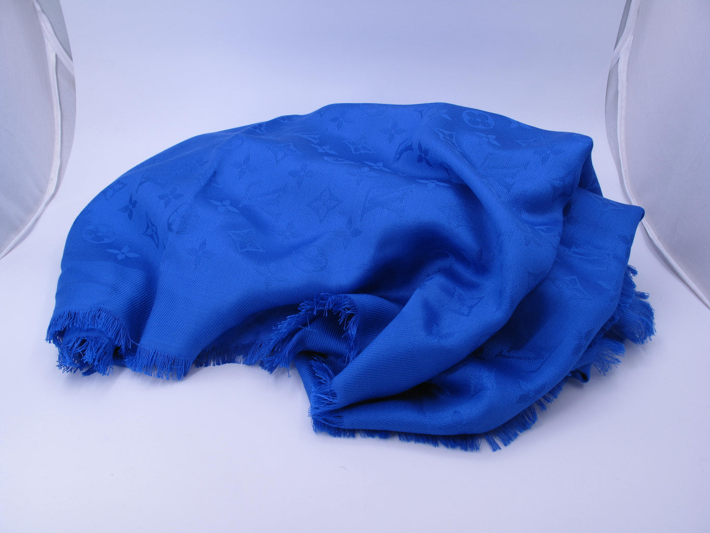 Stunning LOUIS VUITTON Classic Shawl Blue Monogram With Box