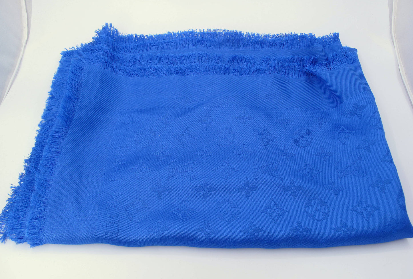 Stunning LOUIS VUITTON Classic Shawl Blue Monogram With Box