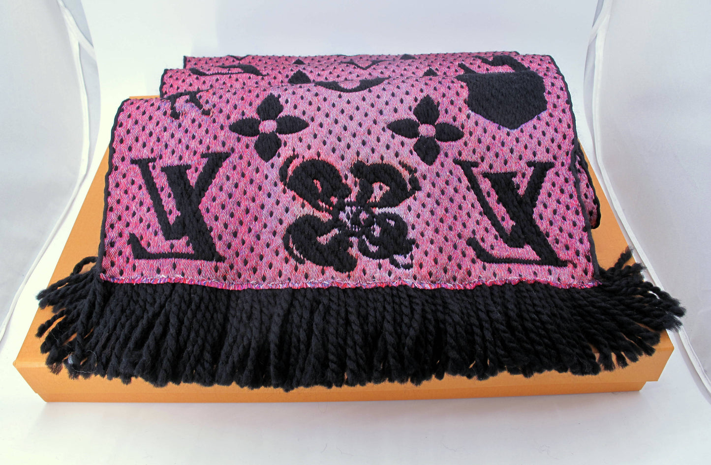Stunning LOUIS VUITTON Logomania Superstition Monogram Scarf With Box