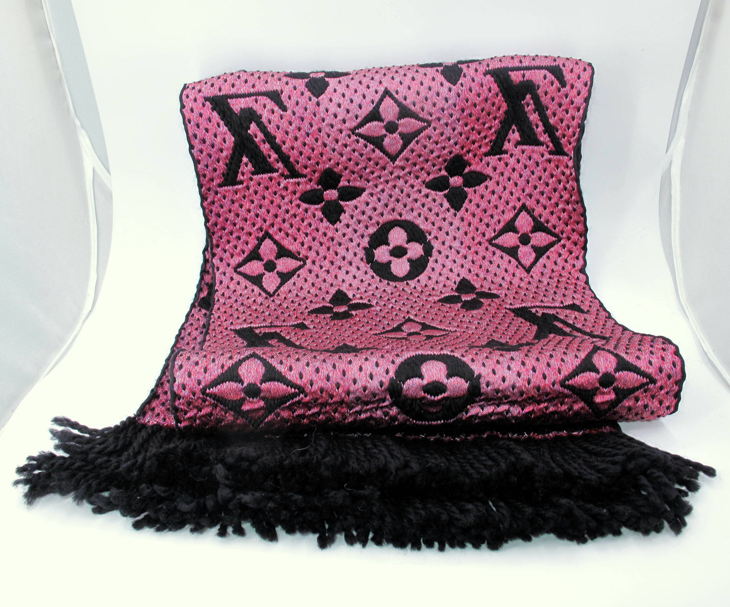 Stunning LOUIS VUITTON Logomania Superstition Monogram Scarf With Box