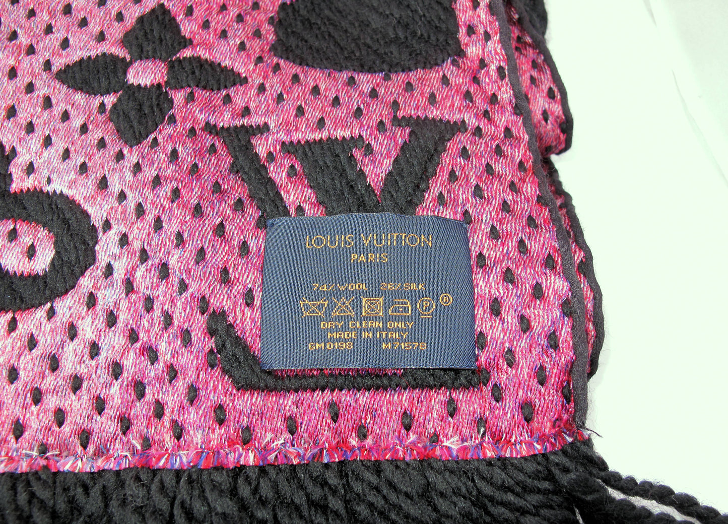 Stunning LOUIS VUITTON Logomania Superstition Monogram Scarf With Box